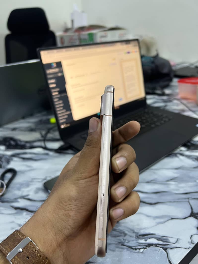 Google Pixel 8 4