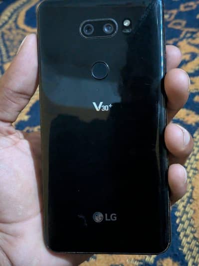 LG V30