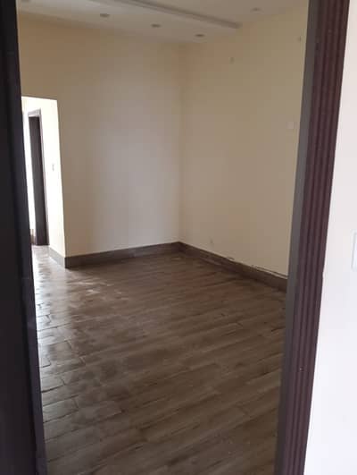 Aisan Home Avalible First Floor Kings Town Ph 1