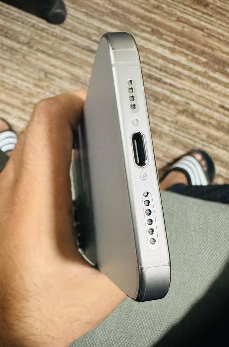 Apple iPhone 15 Pro Max 2
