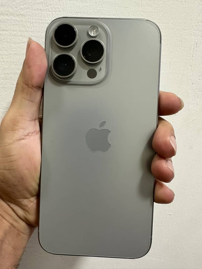 Apple iPhone 15 Pro Max 3