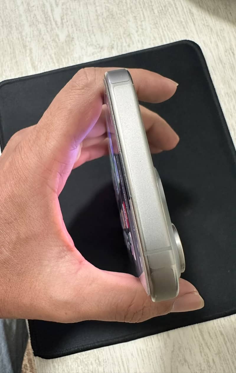Apple iPhone 15 Pro Max 4