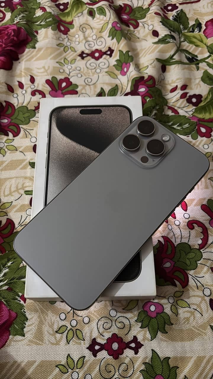 Apple iPhone 15 Pro Max 8