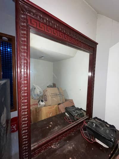 Dressing table in good condition than in picture