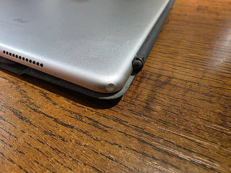 iPad Pro 9.7 WiFi & SIM 3