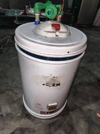 electric geyser, in working, 9/10