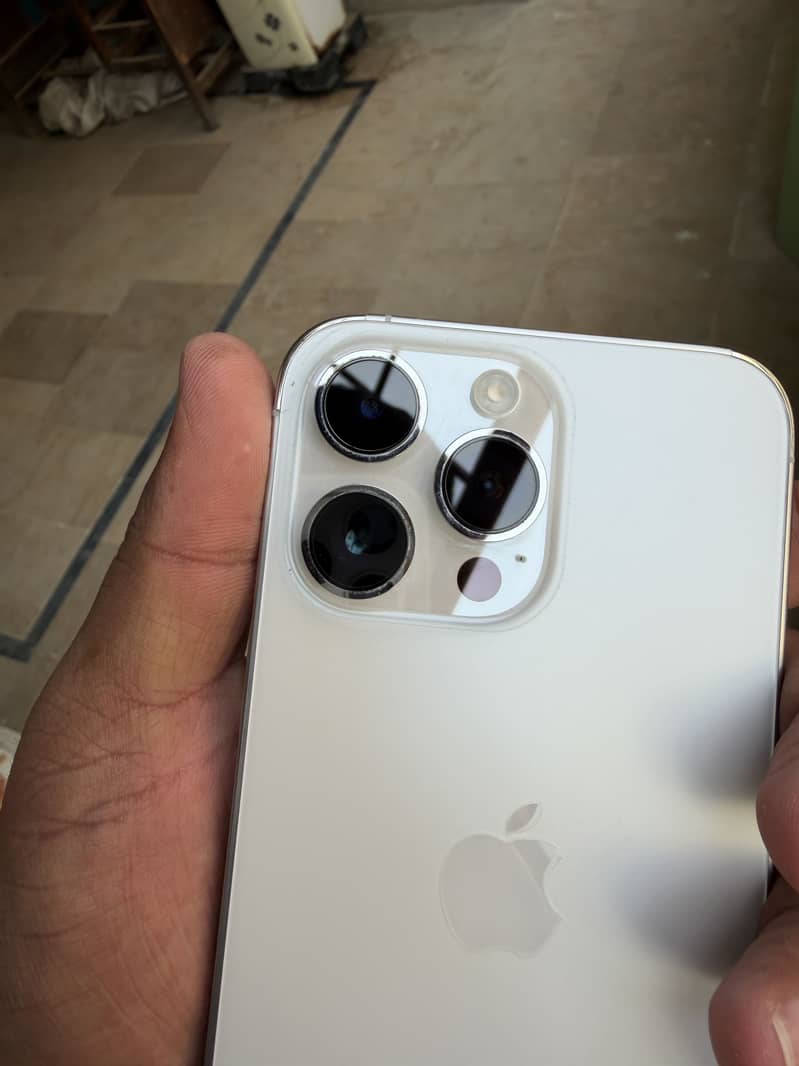Apple iPhone 14 Pro Max 6