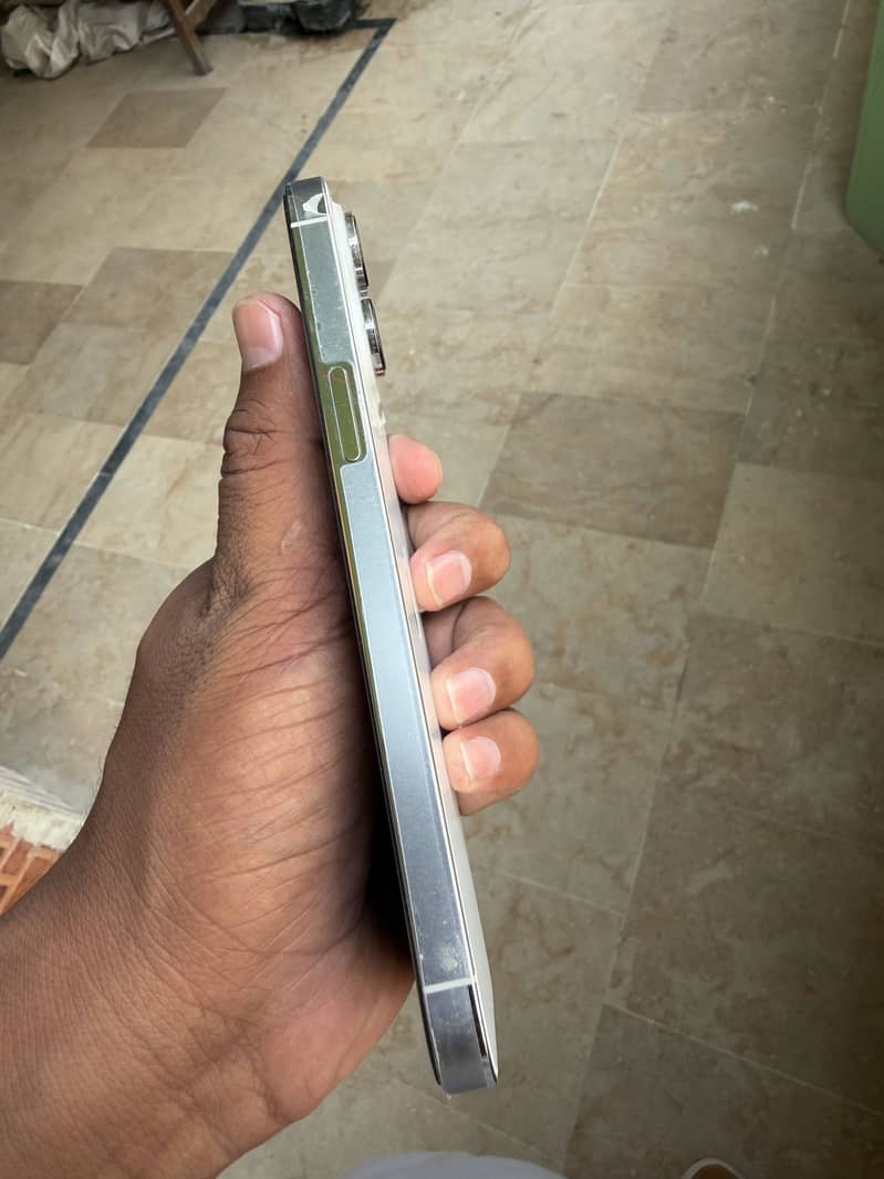 Apple iPhone 14 Pro Max 11