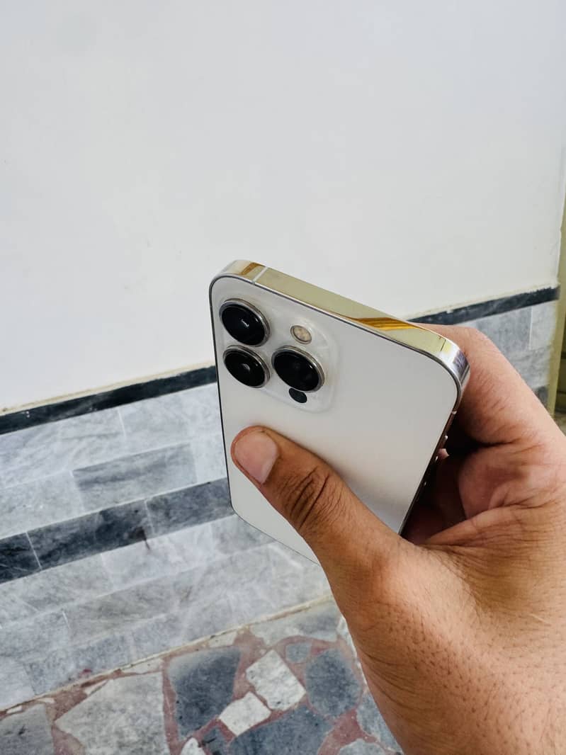 Apple iPhone 13 Pro 4