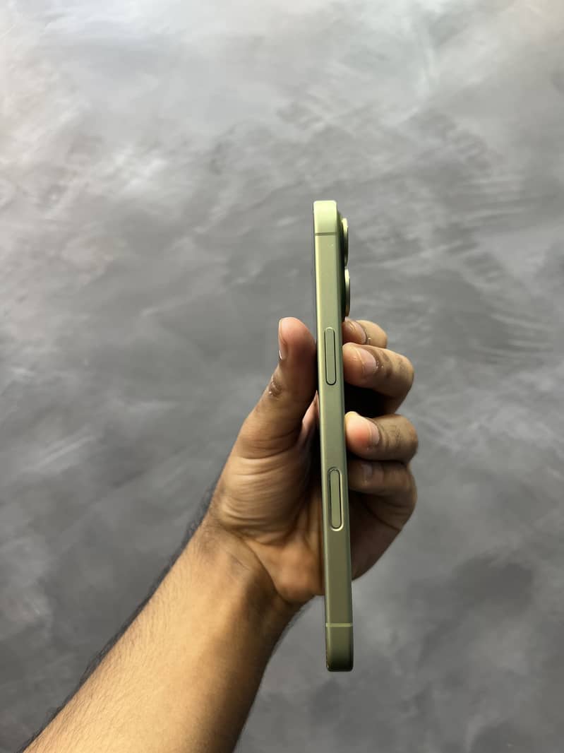 Apple iPhone 17 5