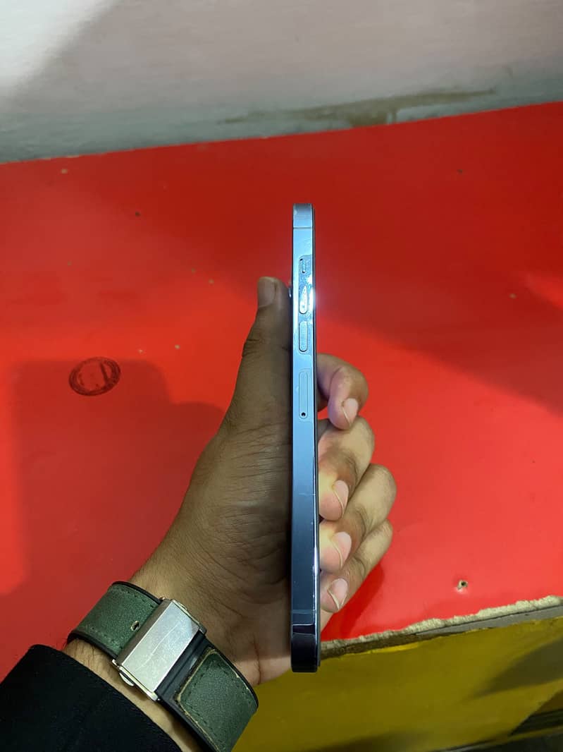 Apple iPhone 13 Pro Max 4
