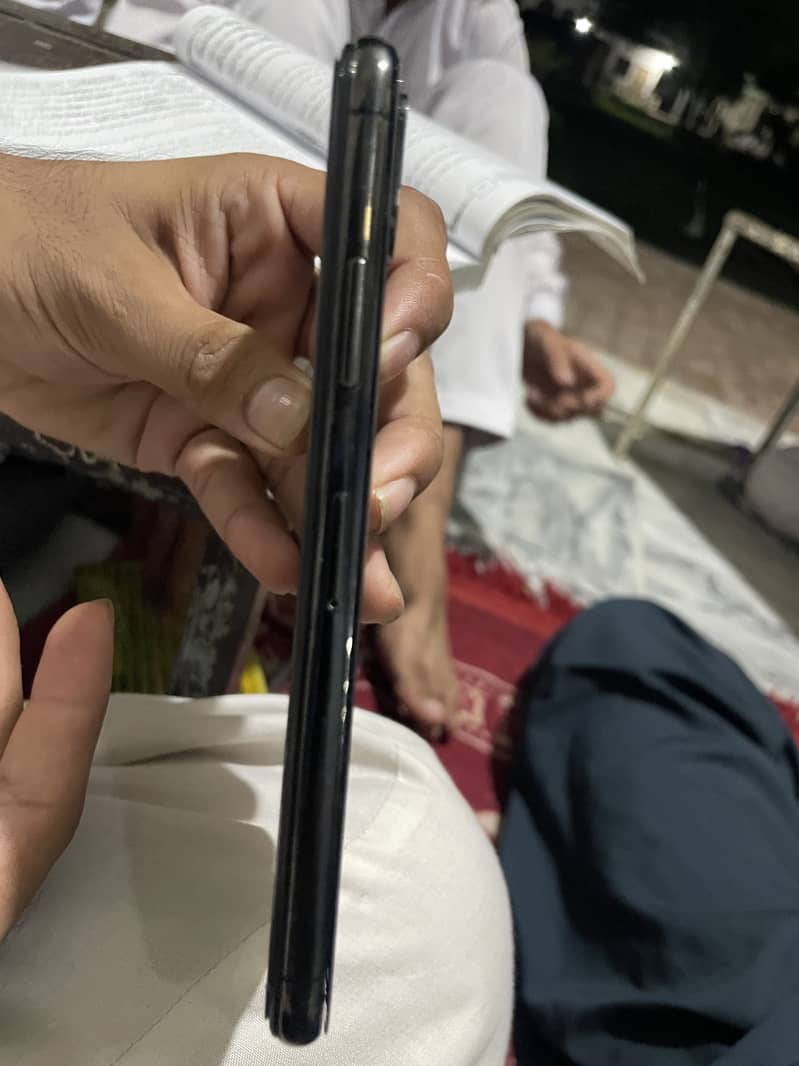 Apple iPhone X 3