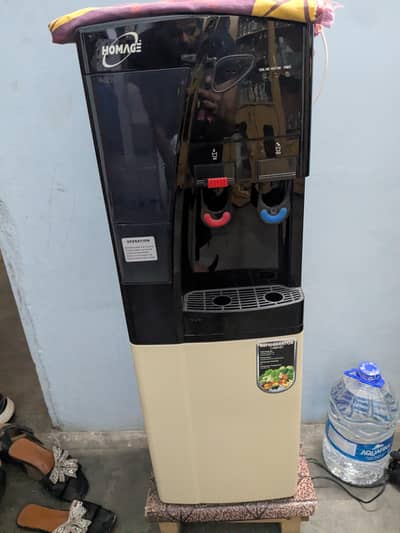 Homage water dispenser
