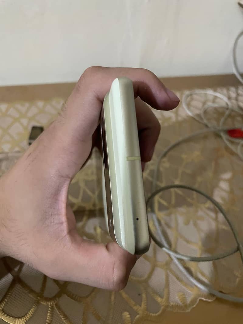 Google Pixel 7 4