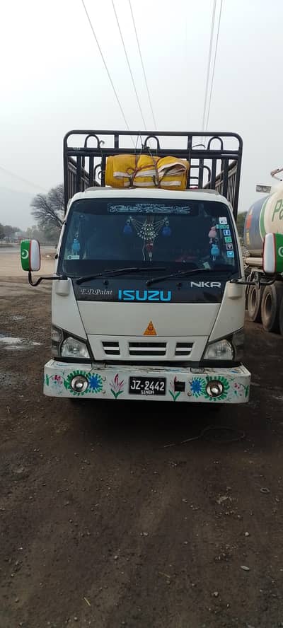 isuzu nkr 2016