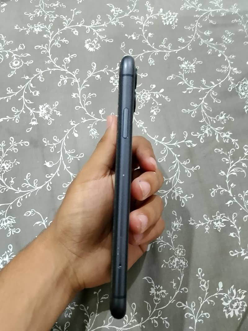 Apple iPhone 11 3