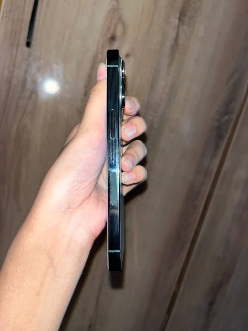 Apple iPhone 13 Pro 2
