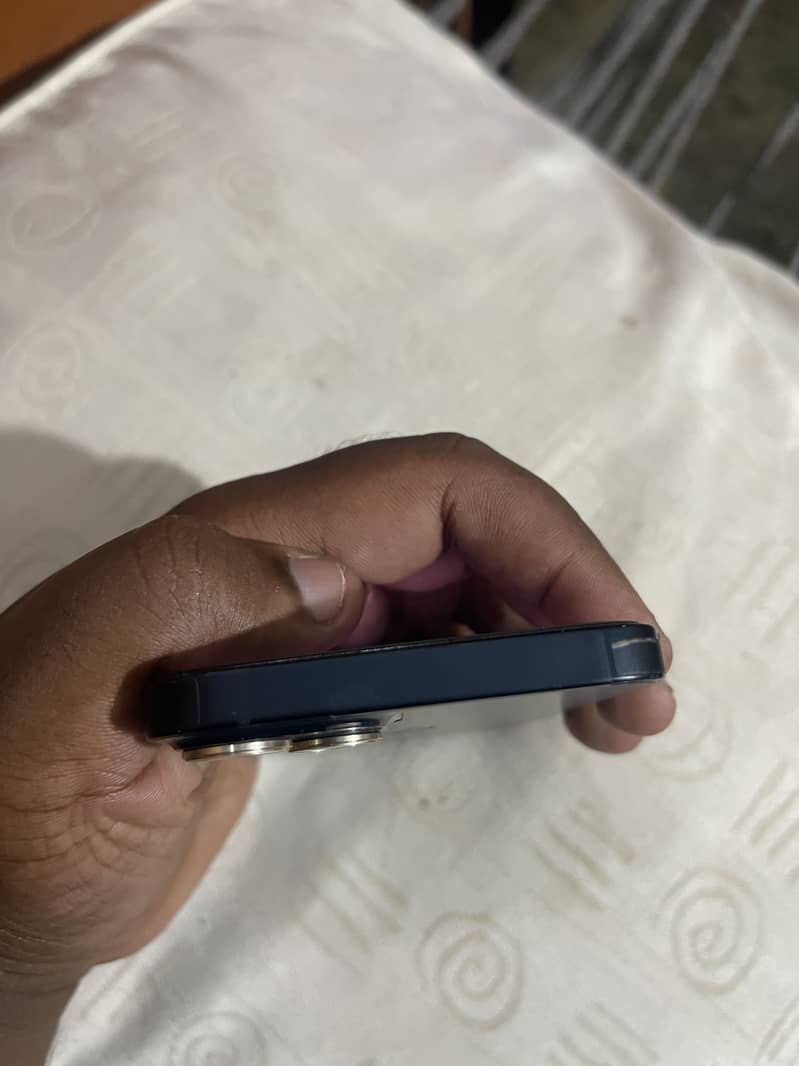 Apple iPhone 13 3