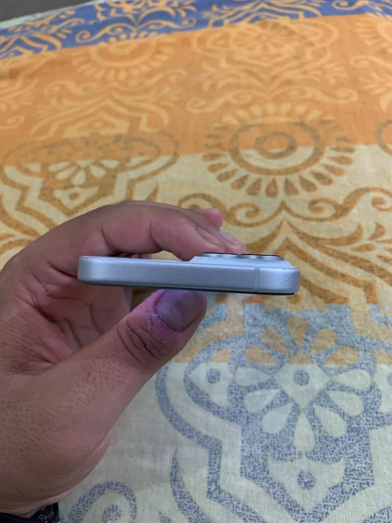 Apple iPhone 15 5