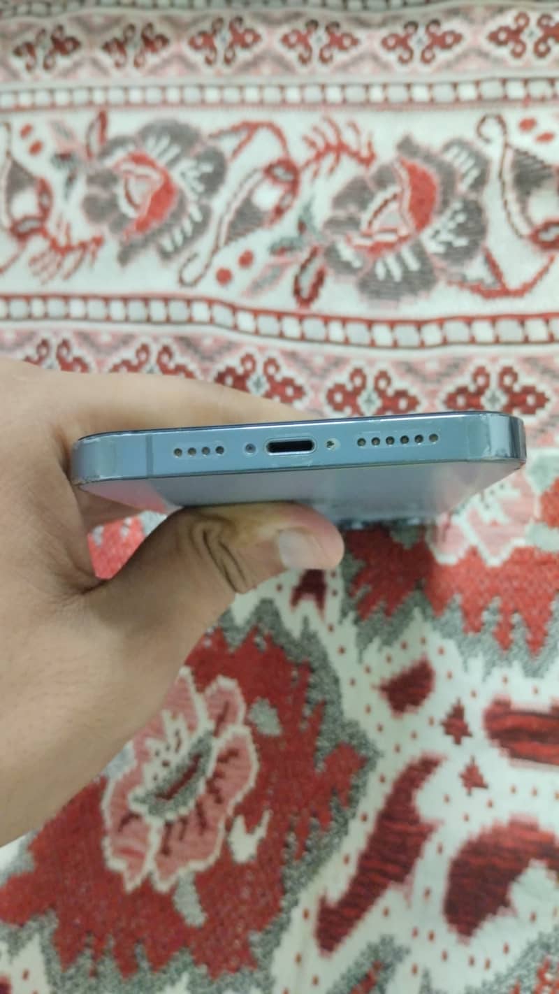 Apple iPhone 13 2