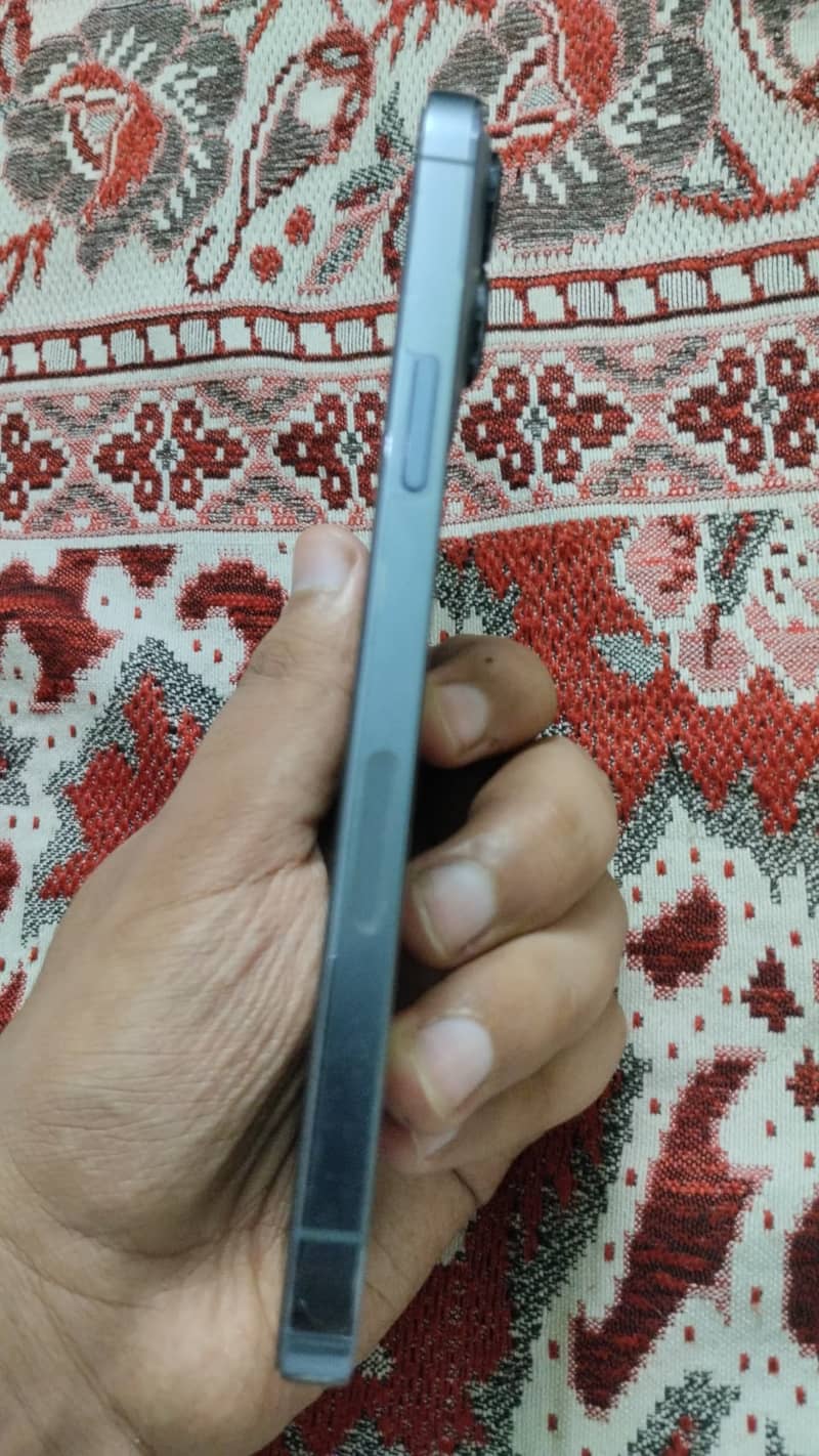 Apple iPhone 13 3