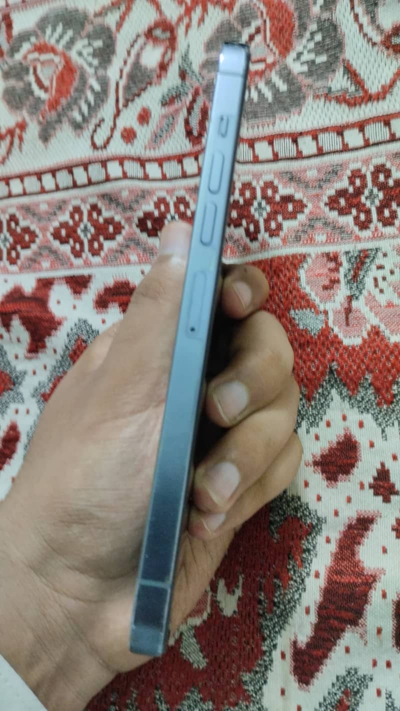 Apple iPhone 13 7