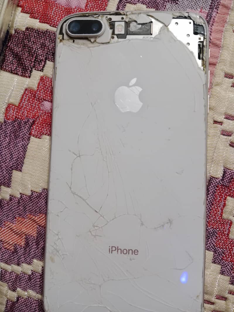 Apple iPhone 8 Plus 1