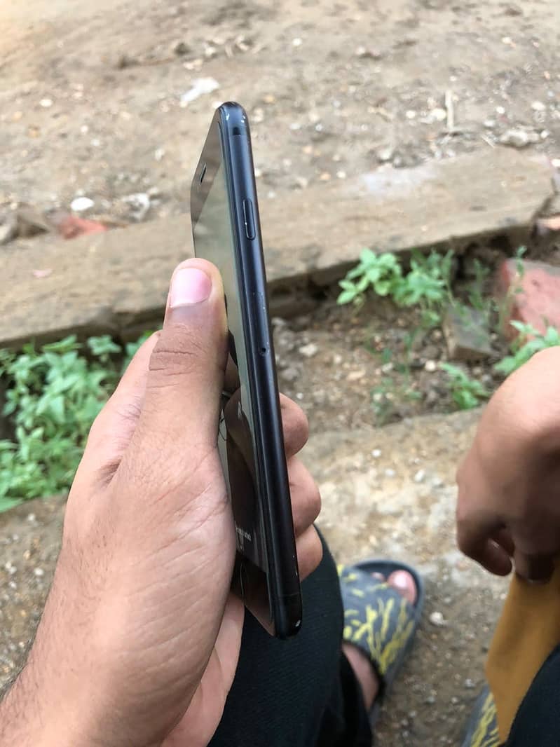 Apple iPhone 7 2