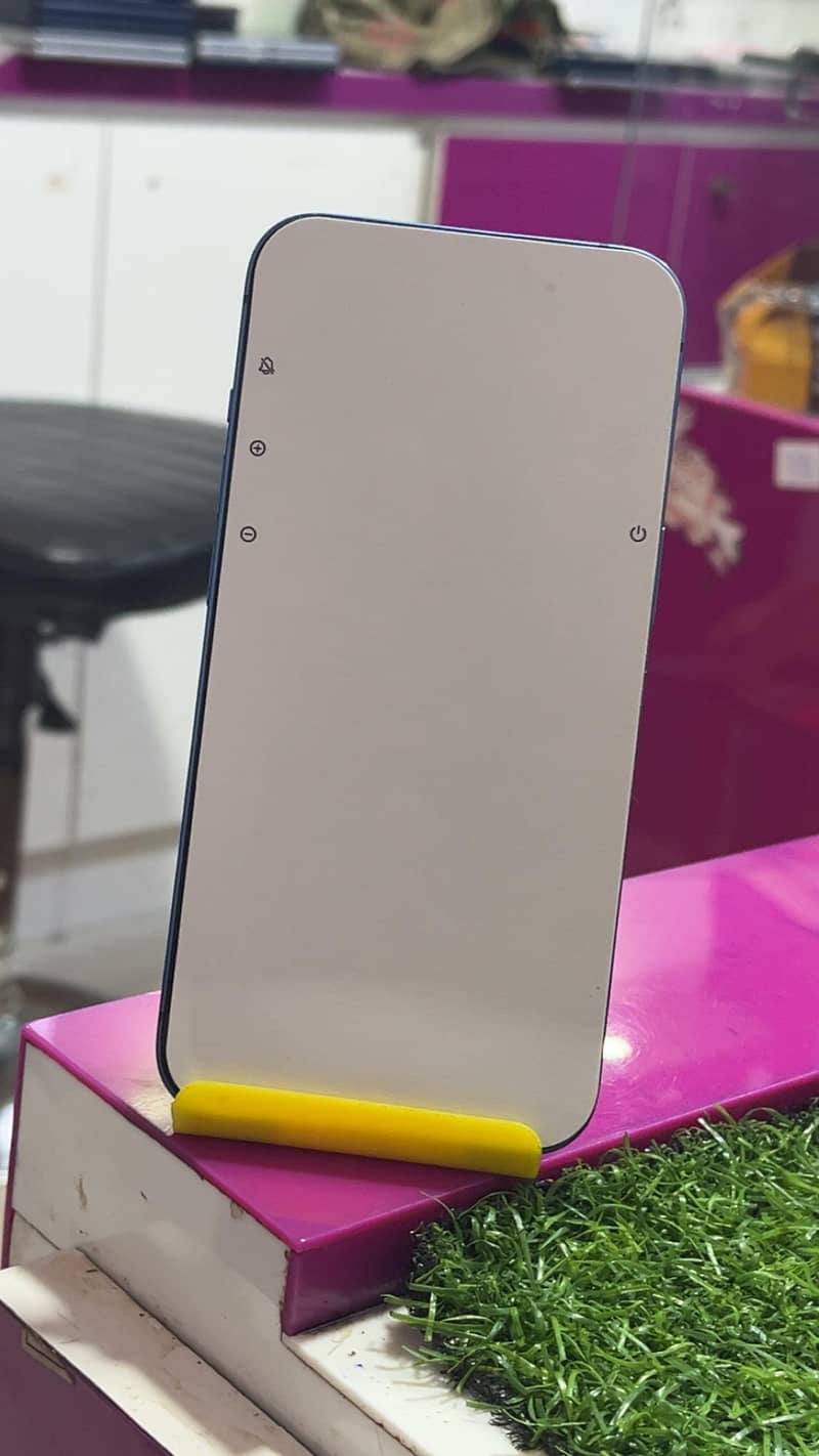 Apple iPhone 13 3