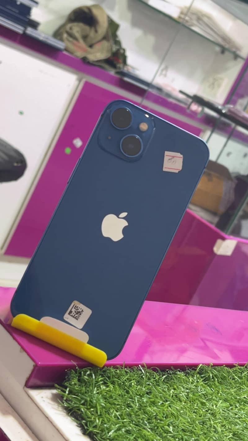 Apple iPhone 13 4