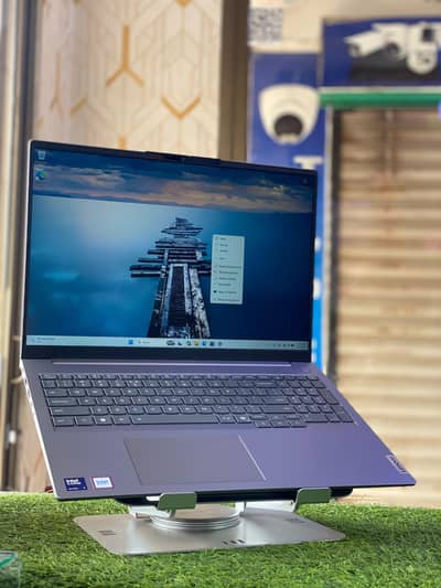 Lenovo Thinkbook 21SK Ultra 7 255H 12 GB ddr5.512 GB NVME laptop
