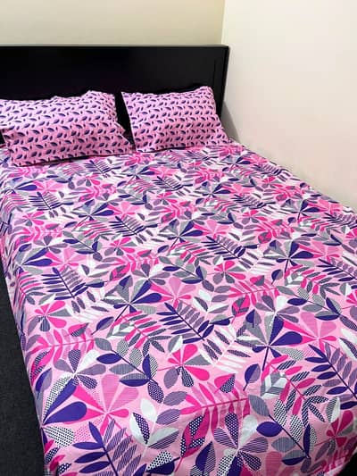 Double Bed Bedsheet with 2 Pillow Covers – New