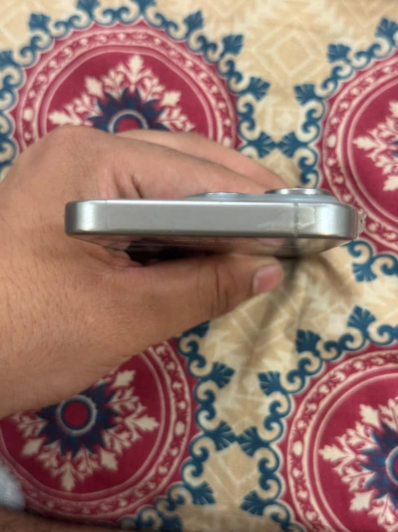 Apple iPhone 15 Pro 6