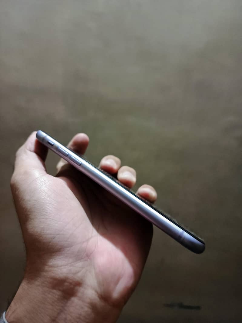 Apple iPhone 11 3