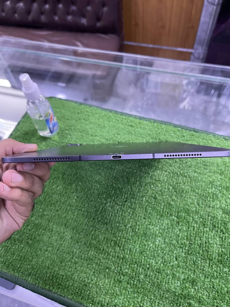 Ipad m4 12.9 inch 1