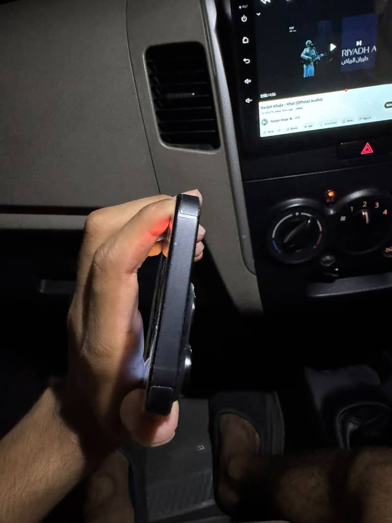 Apple iPhone 16 Pro 2
