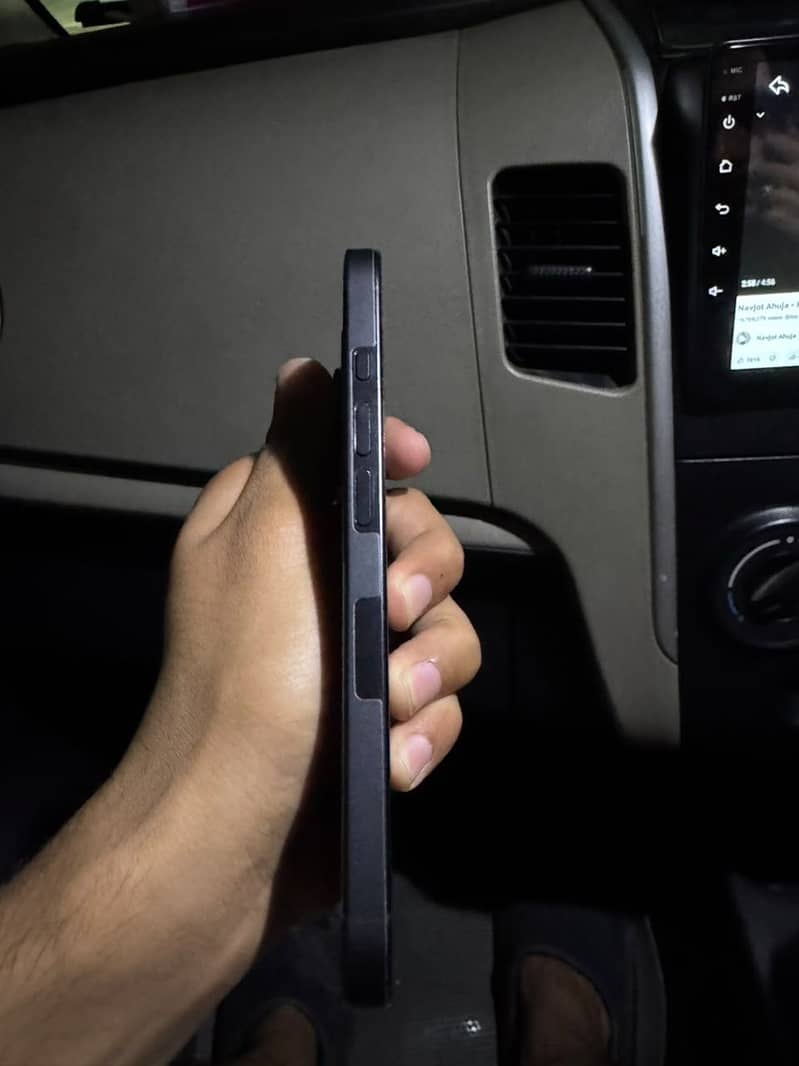 Apple iPhone 16 Pro 4