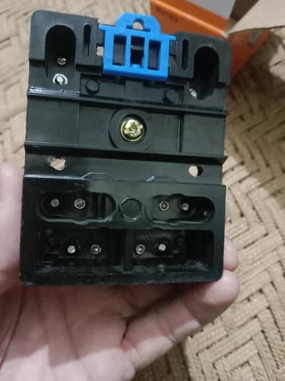 Double pole automatic relay switch