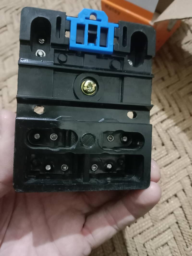 Double pole automatic relay switch 0