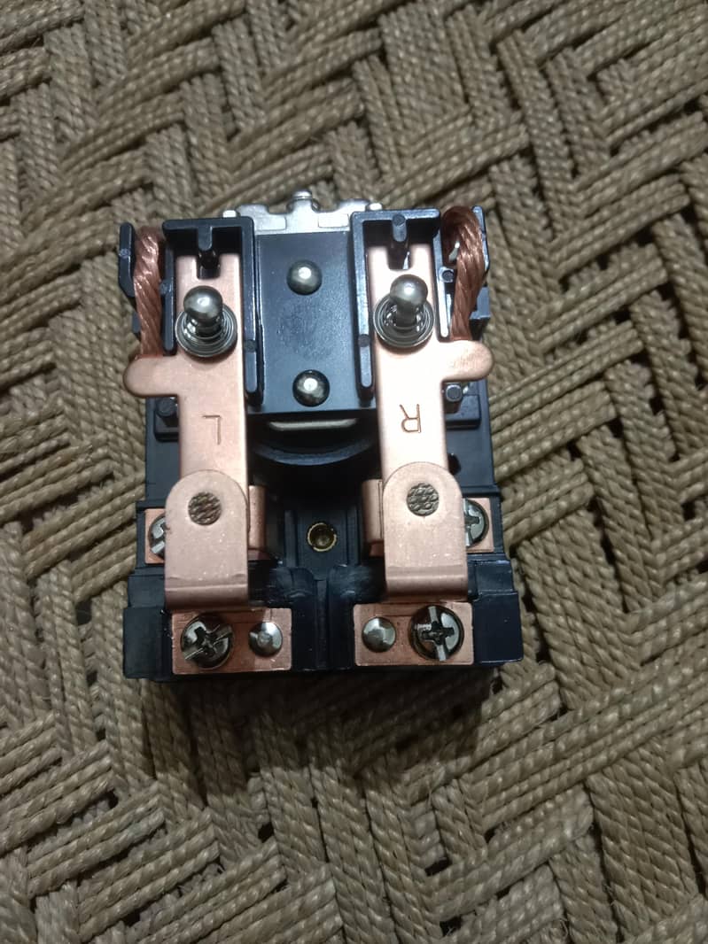 Double pole automatic relay switch 3