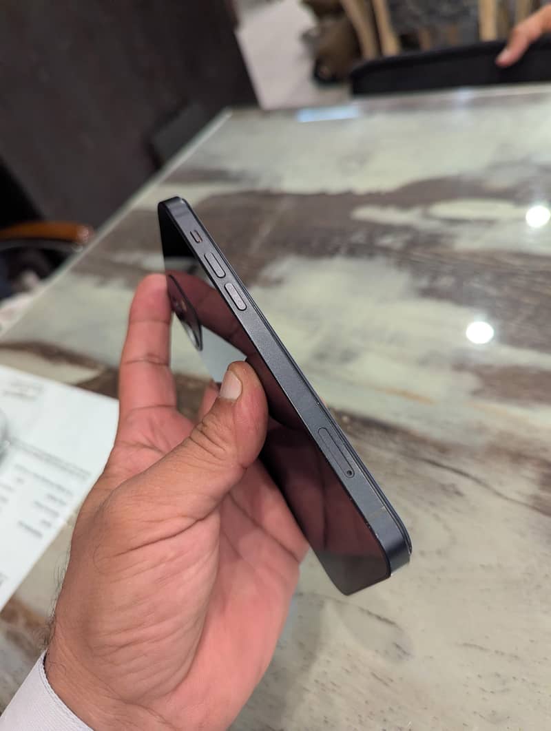 Apple iPhone 12 4