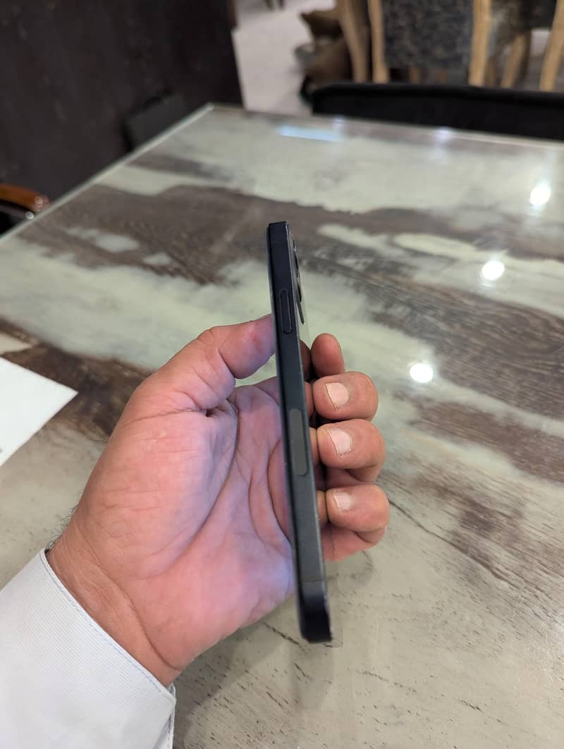 Apple iPhone 12 6