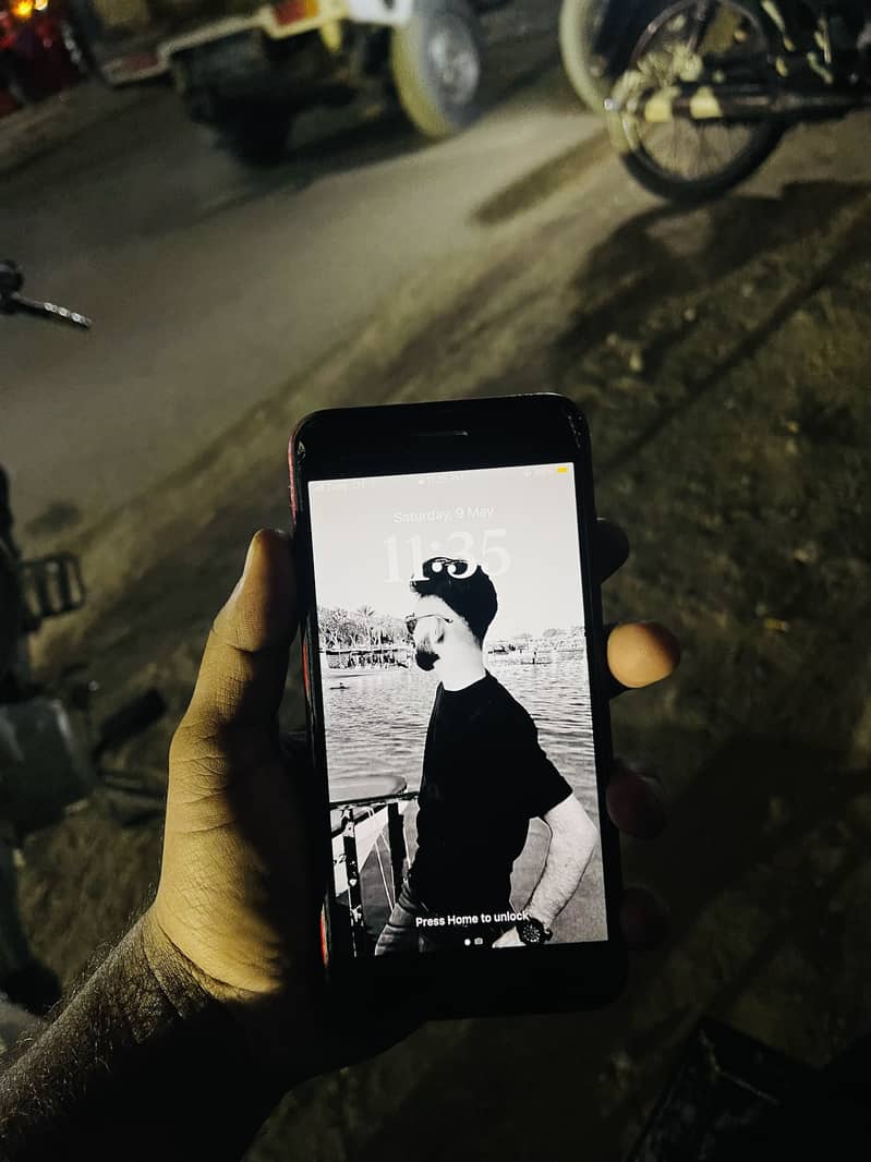 Apple iPhone 8 Plus 4