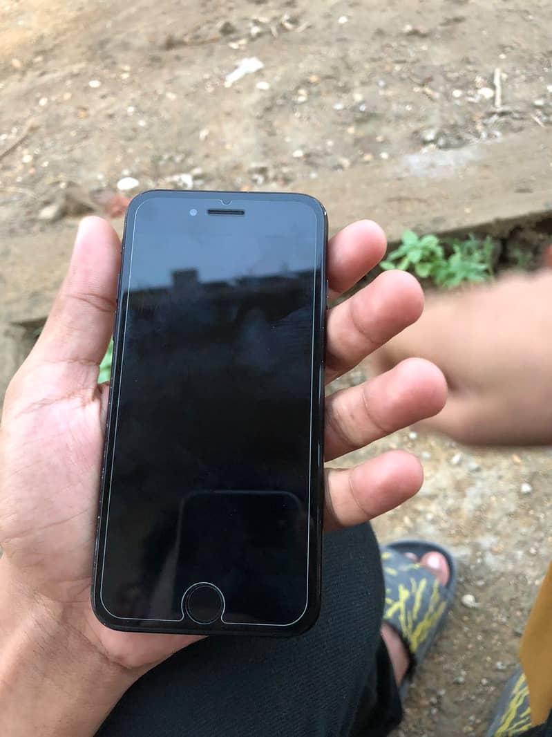 Apple iPhone 7 13