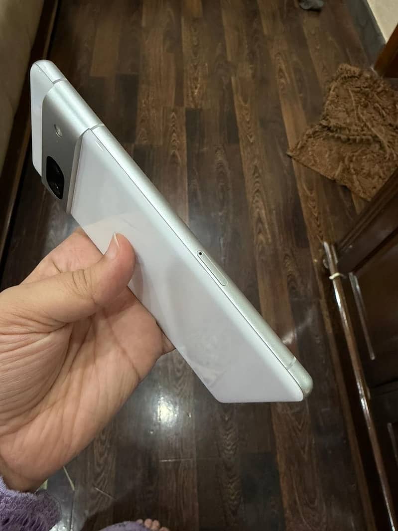 Google Pixel 7 4