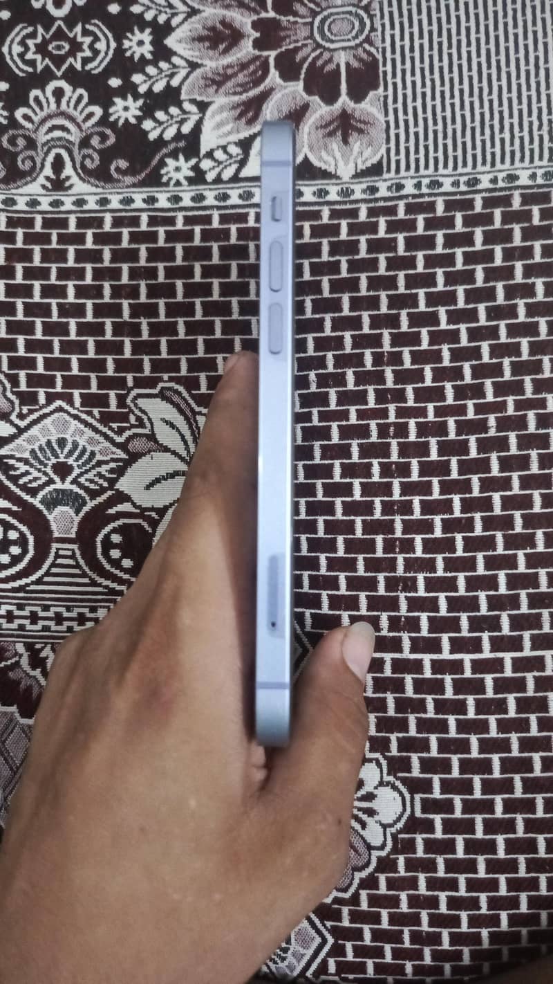 Apple iPhone 12 4
