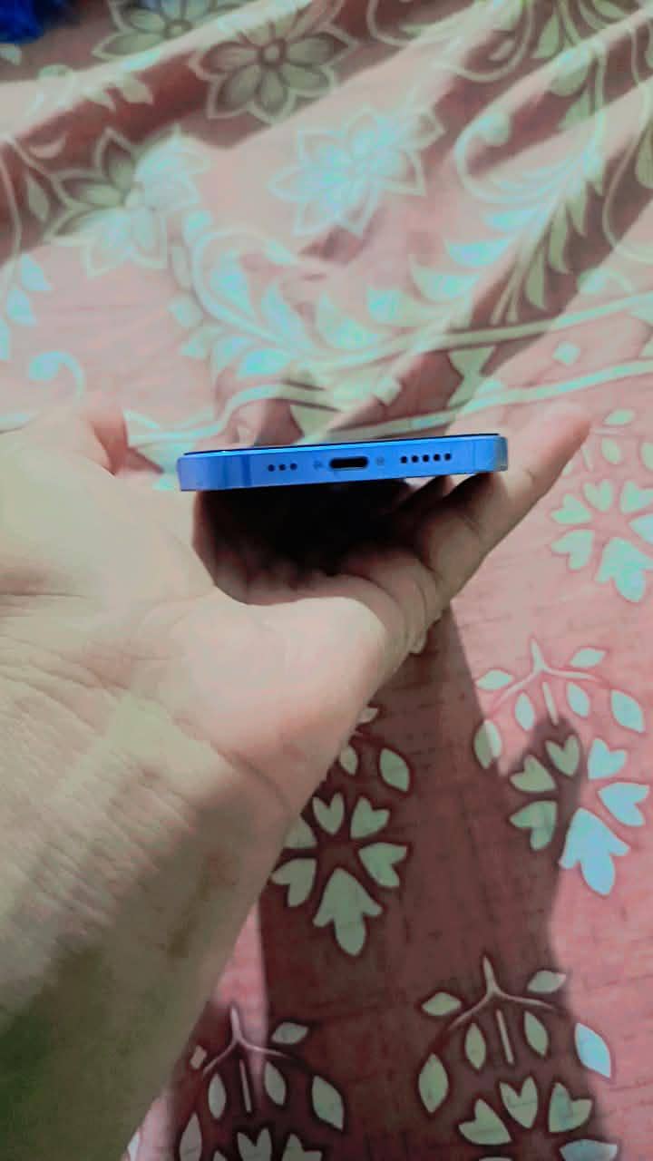 Apple iPhone 12 11