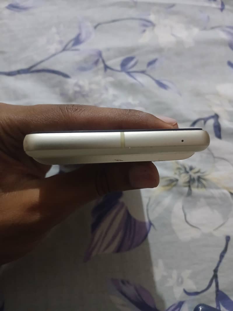 Google Pixel 7 4