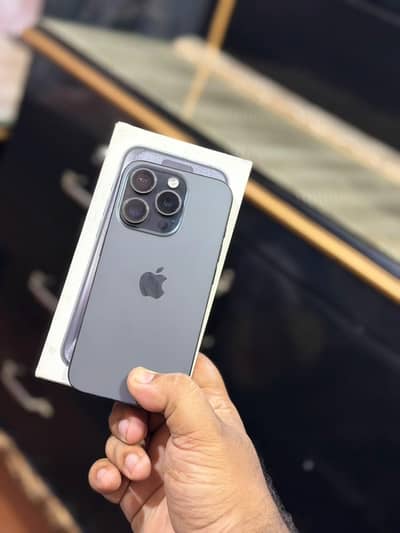 Apple iPhone 15 Pro Canada jv sim locked sim time 2 month available