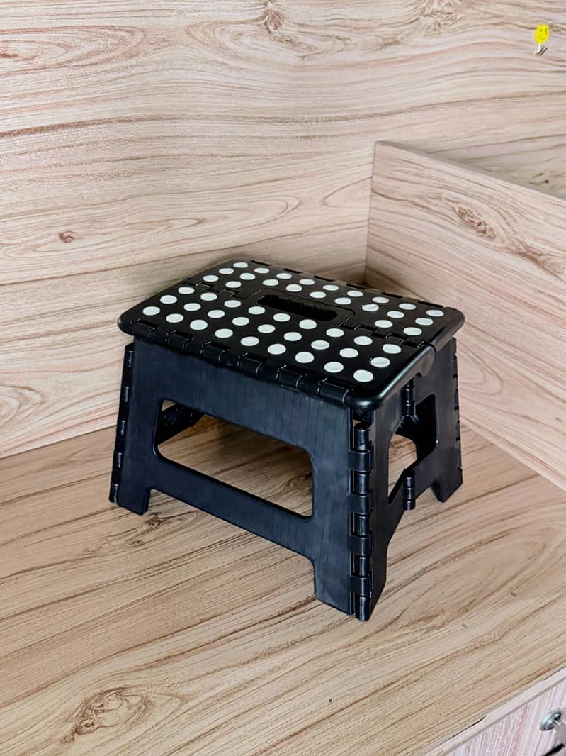 Foldable step stole 1